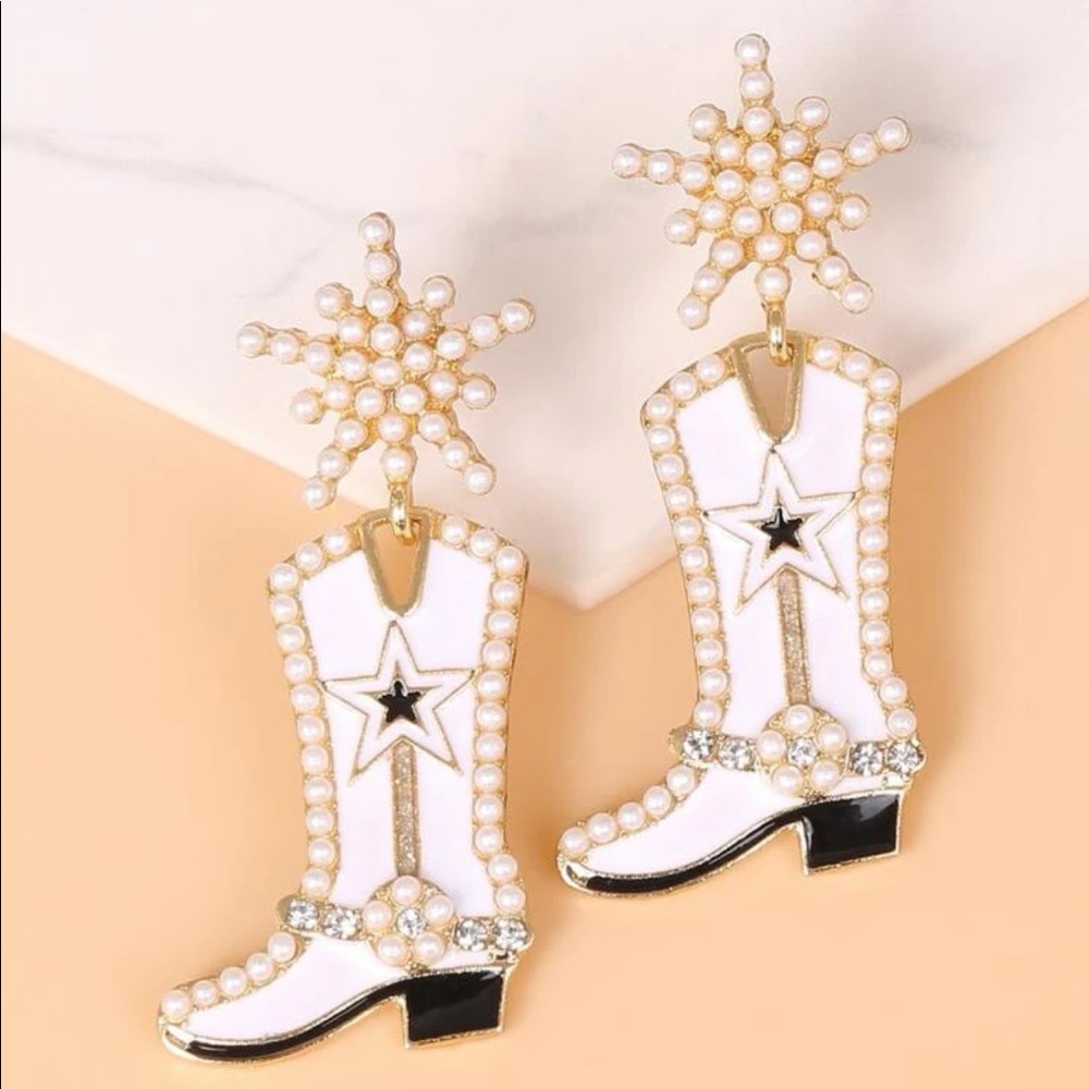 boots long earrings with imitation pearl